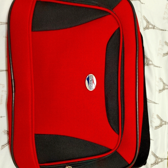 Red American Tourister Travel Overnight Bag - Picture 3 of 5